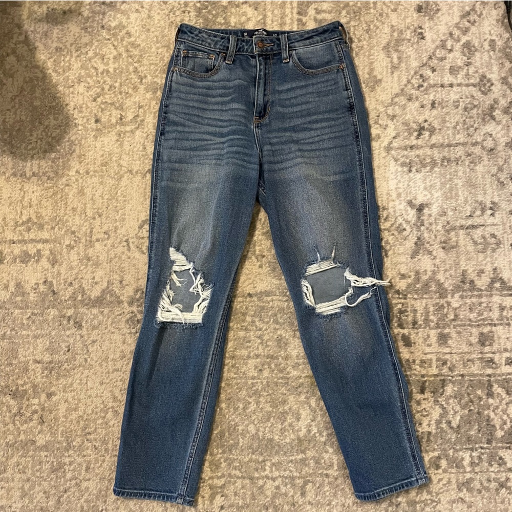 Hollister Ultra High-Rise Mom Jean
